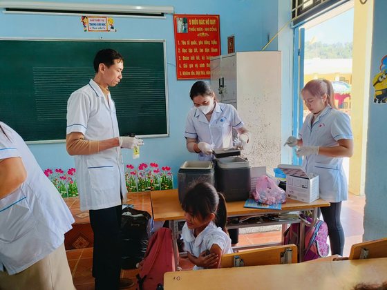 TRƯỜNG PTDTBT TIỂU HỌC NẬM HE TRIỂN KHAI CHIẾN DỊCH TIÊM PHÒNG SỞI CHO HỌC SINH