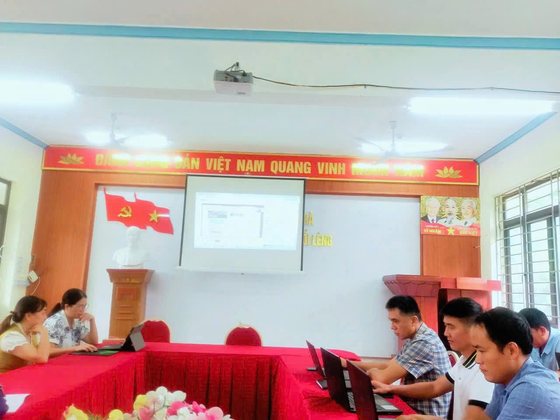 Trường PTDTBT TH Huổi Lèng tập huấn sử dụng bộ tài liệu TTNT liệu