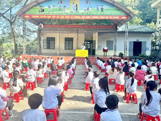 Trường PTDTBT TH Huổi Lèng tuyên truyền bệnh Lỵ trực trùng