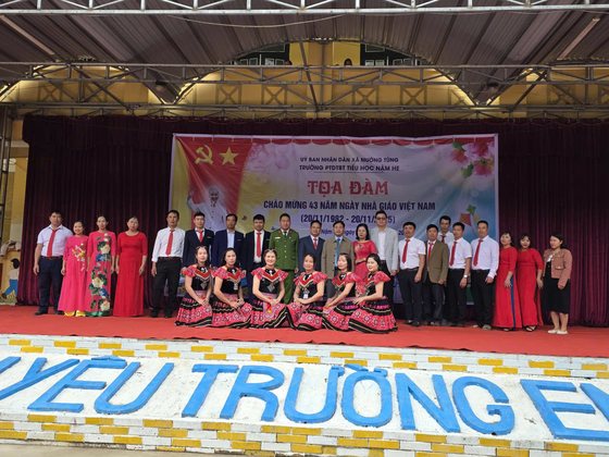ảnh chụp cùng đại biểu