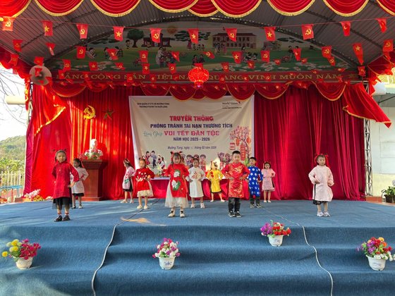 Trường PTDTBT TH Huổi Lèng tổ chức Tết dân tộc cho HS năm 2026